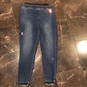 Distressed skinny jeans